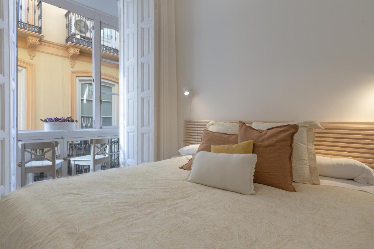 Puerta De Larios: Central Three-Bedroom Apartment With Balconies And Patio Malaga Exterior photo